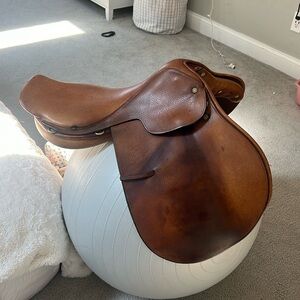 Hunterdon Spring seat Cosby horse saddle 18'